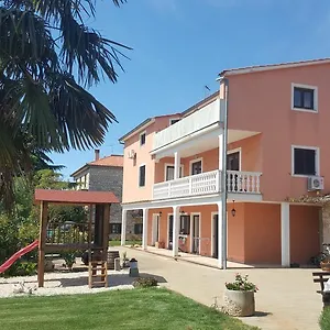 https://apartments-sorgo.in-istria.net